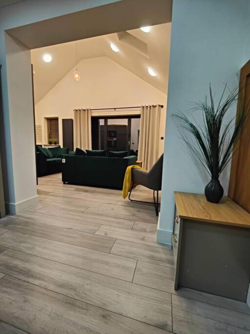 7 Guests - 4 Bedroom - Free Wi-Fi - Kettering Eksteriør bilde