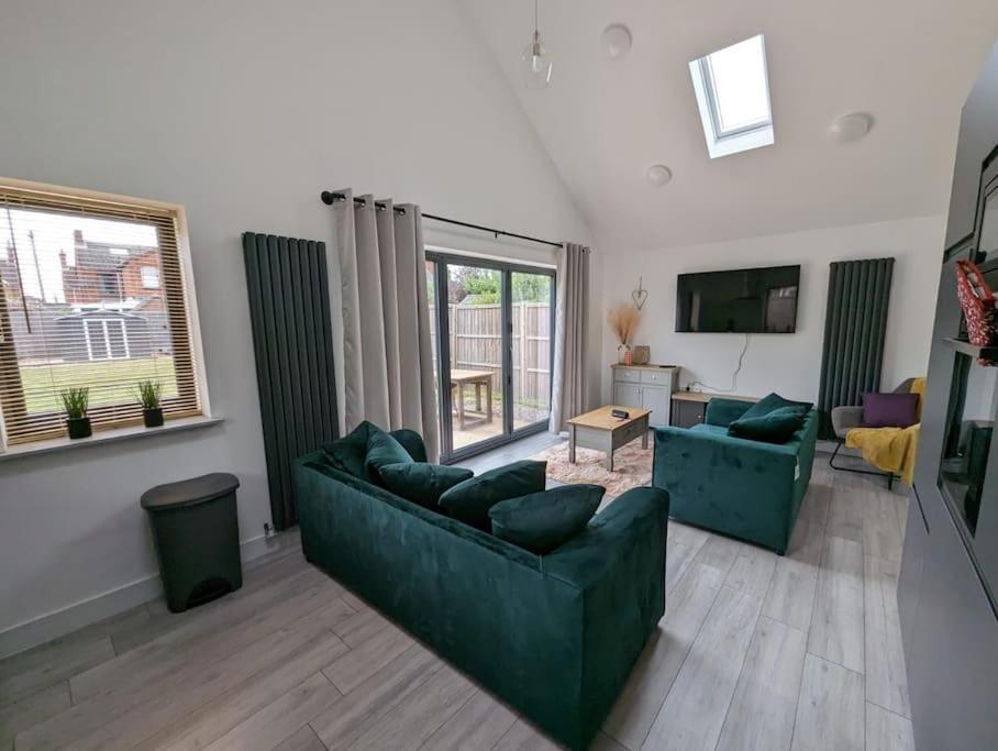 7 Guests - 4 Bedroom - Free Wi-Fi - Kettering Eksteriør bilde