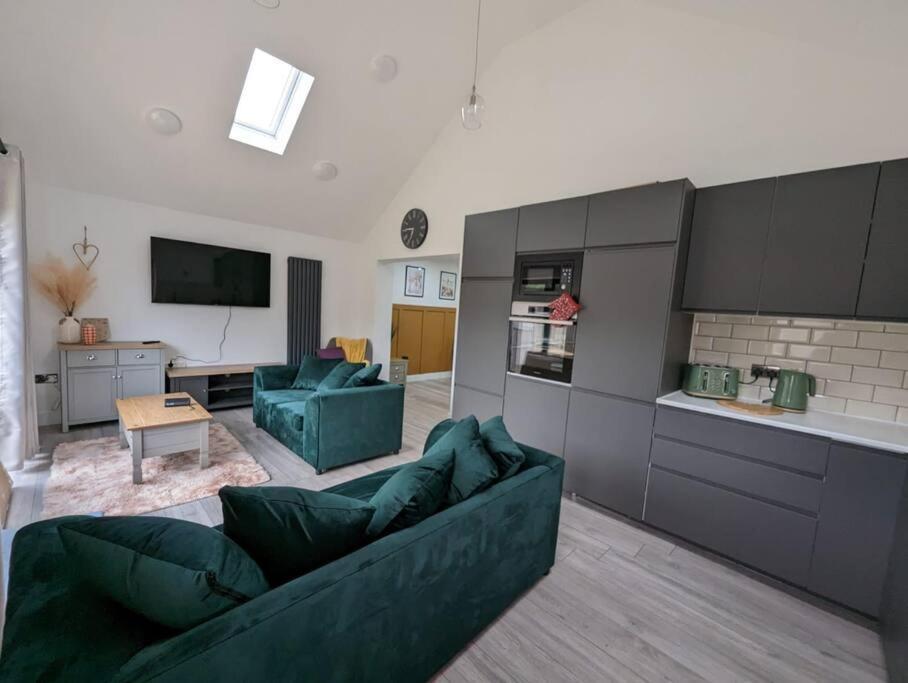 7 Guests - 4 Bedroom - Free Wi-Fi - Kettering Eksteriør bilde