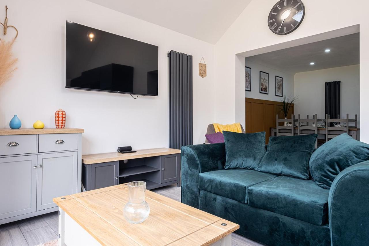 7 Guests - 4 Bedroom - Free Wi-Fi - Kettering Eksteriør bilde