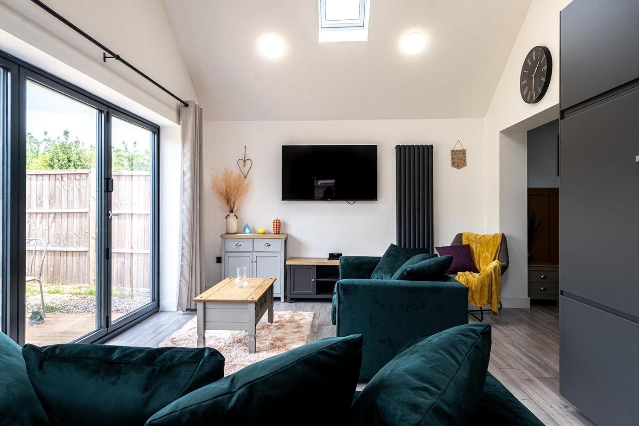 7 Guests - 4 Bedroom - Free Wi-Fi - Kettering Eksteriør bilde