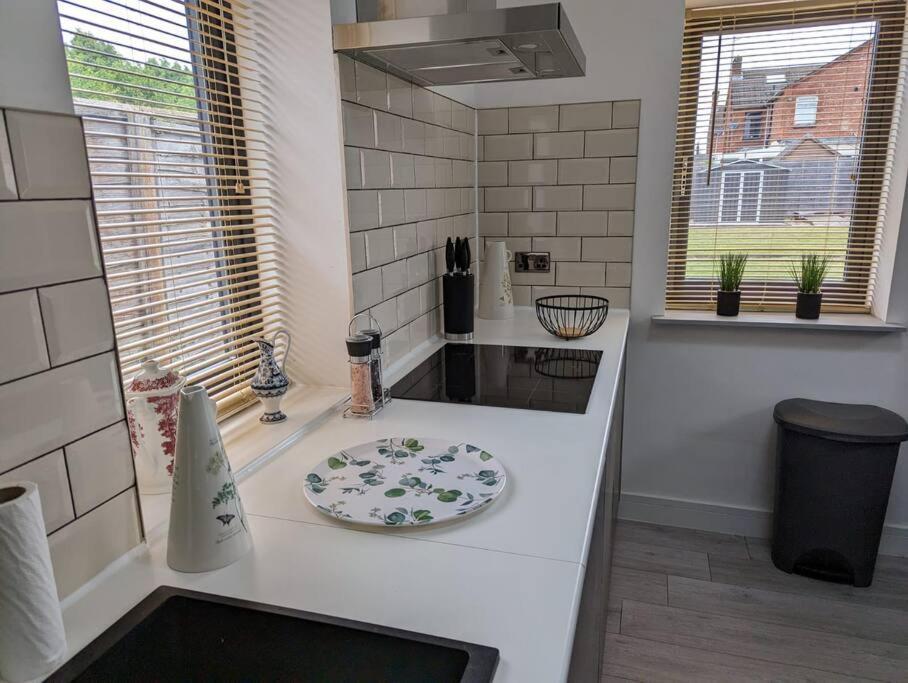 7 Guests - 4 Bedroom - Free Wi-Fi - Kettering Eksteriør bilde
