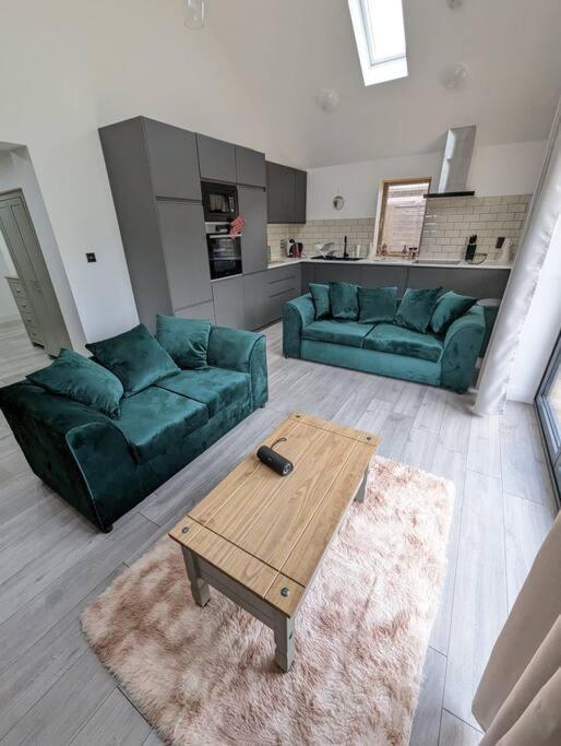 7 Guests - 4 Bedroom - Free Wi-Fi - Kettering Eksteriør bilde