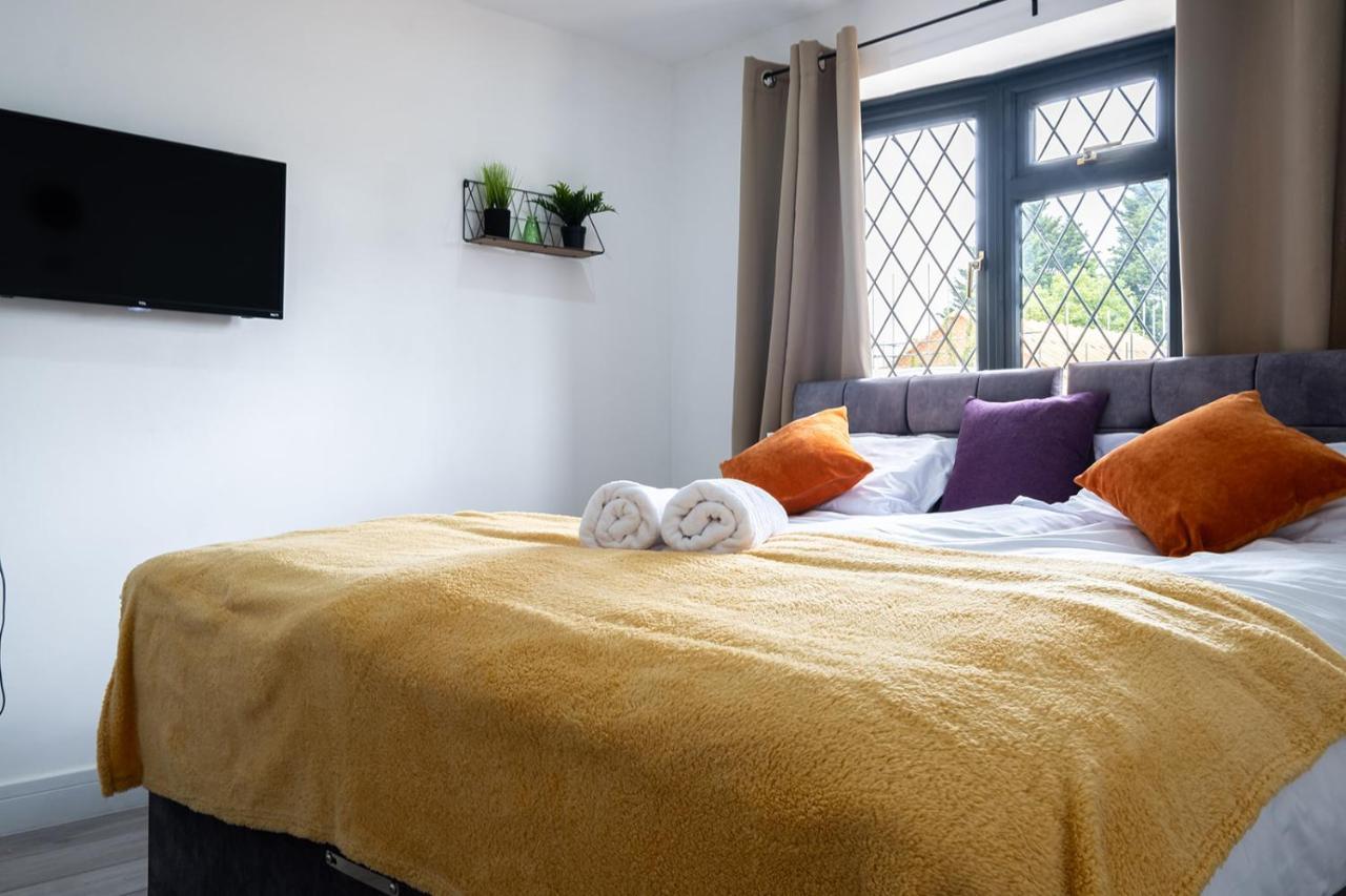 7 Guests - 4 Bedroom - Free Wi-Fi - Kettering Eksteriør bilde