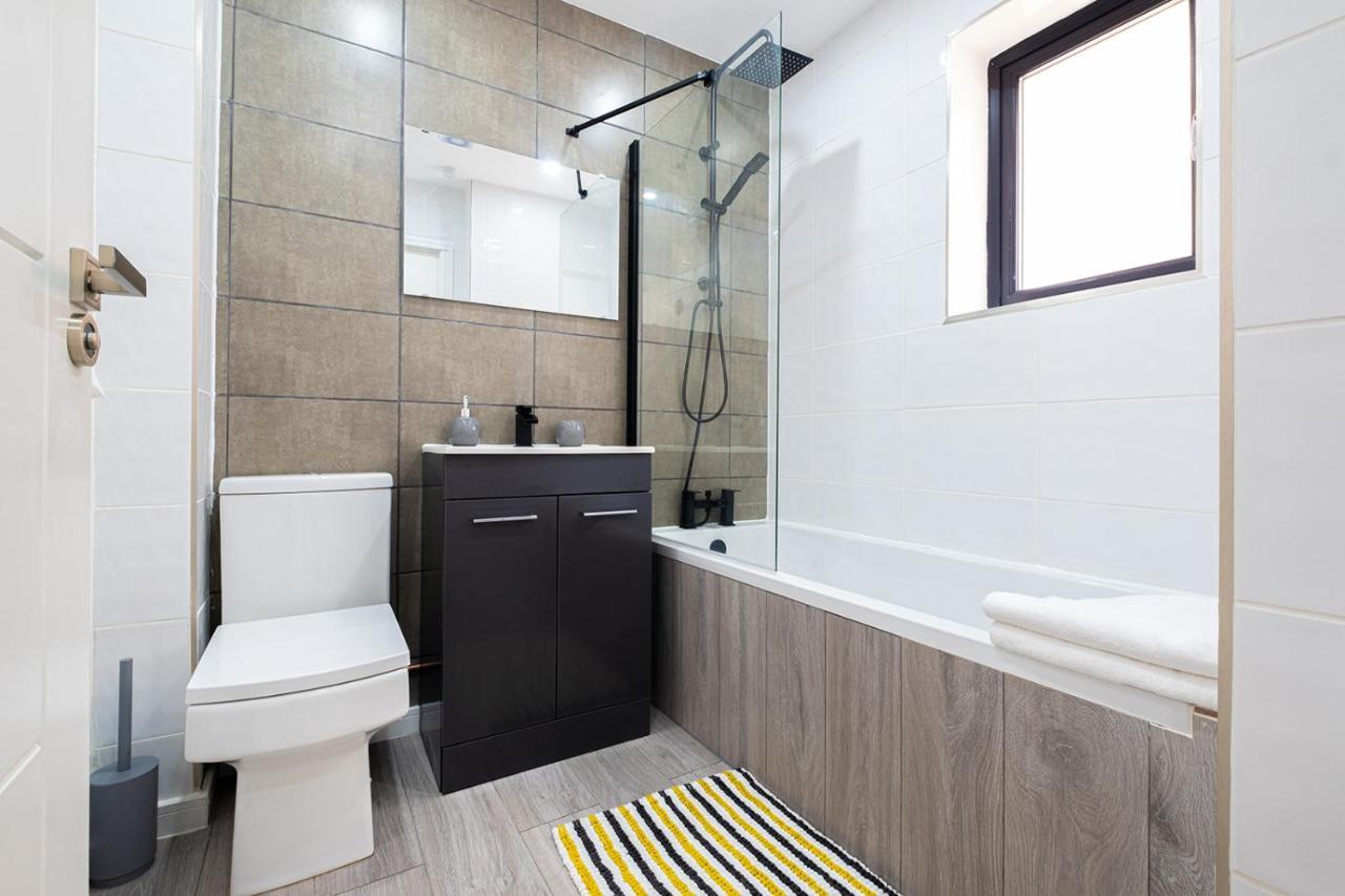 7 Guests - 4 Bedroom - Free Wi-Fi - Kettering Eksteriør bilde