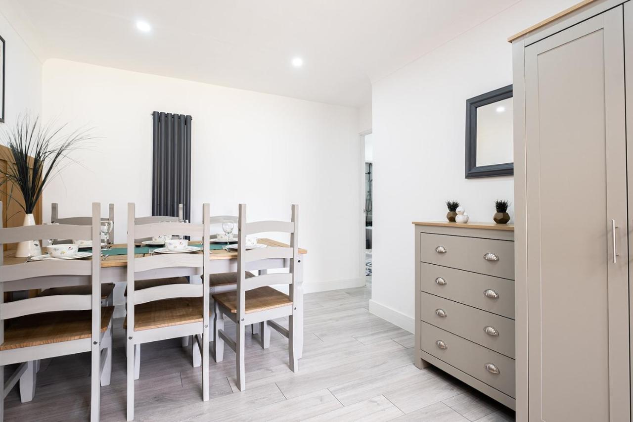 7 Guests - 4 Bedroom - Free Wi-Fi - Kettering Eksteriør bilde