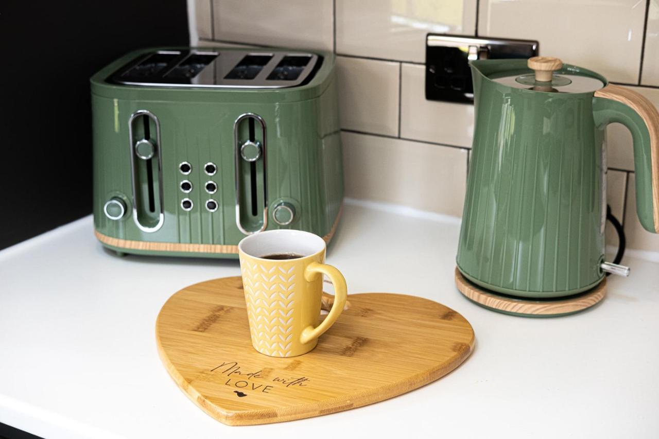 7 Guests - 4 Bedroom - Free Wi-Fi - Kettering Eksteriør bilde