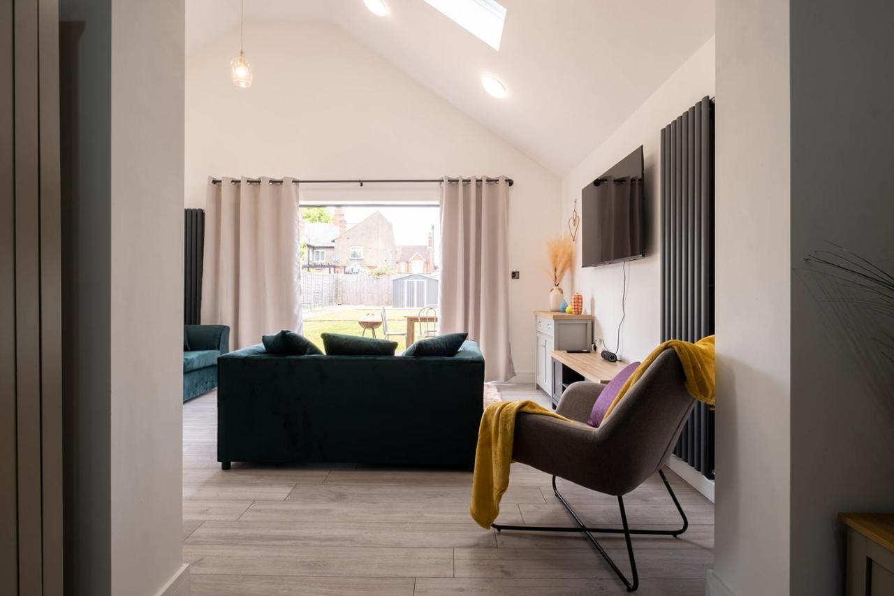 7 Guests - 4 Bedroom - Free Wi-Fi - Kettering Eksteriør bilde