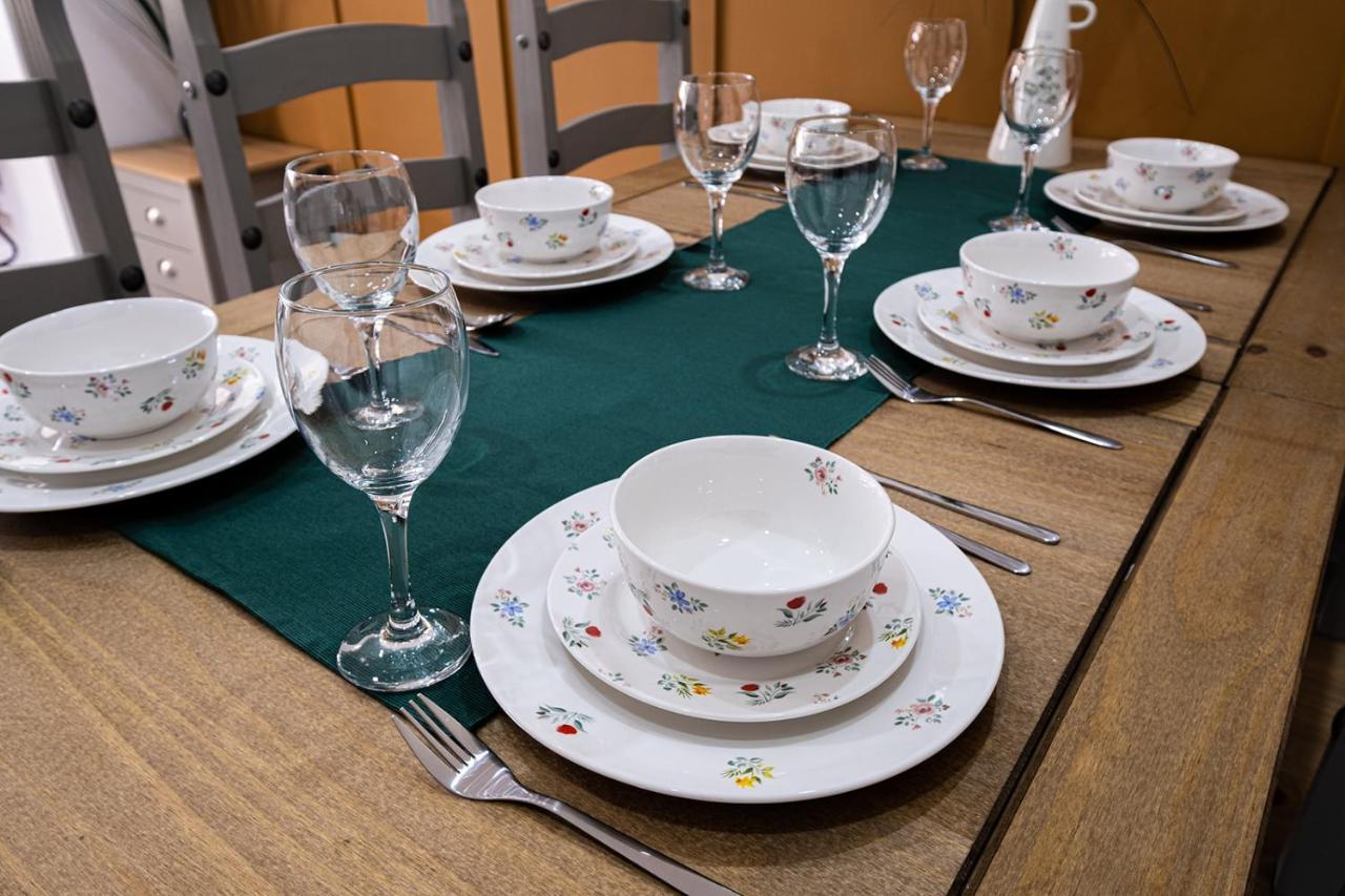 7 Guests - 4 Bedroom - Free Wi-Fi - Kettering Eksteriør bilde