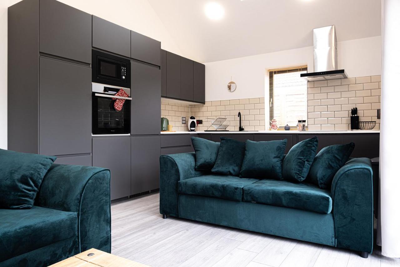 7 Guests - 4 Bedroom - Free Wi-Fi - Kettering Eksteriør bilde