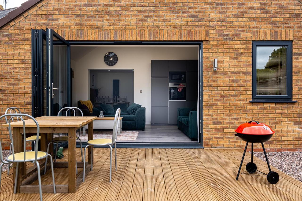 7 Guests - 4 Bedroom - Free Wi-Fi - Kettering Eksteriør bilde