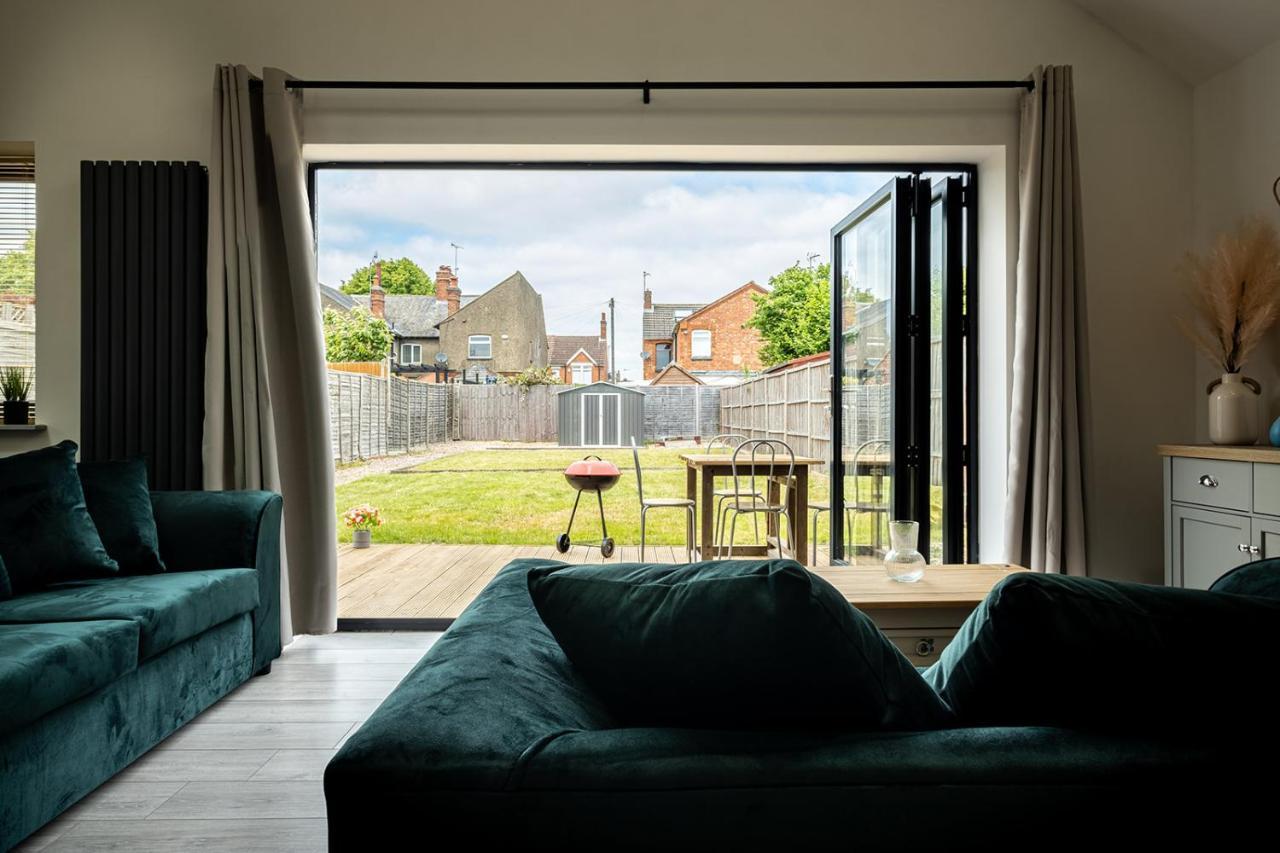7 Guests - 4 Bedroom - Free Wi-Fi - Kettering Eksteriør bilde