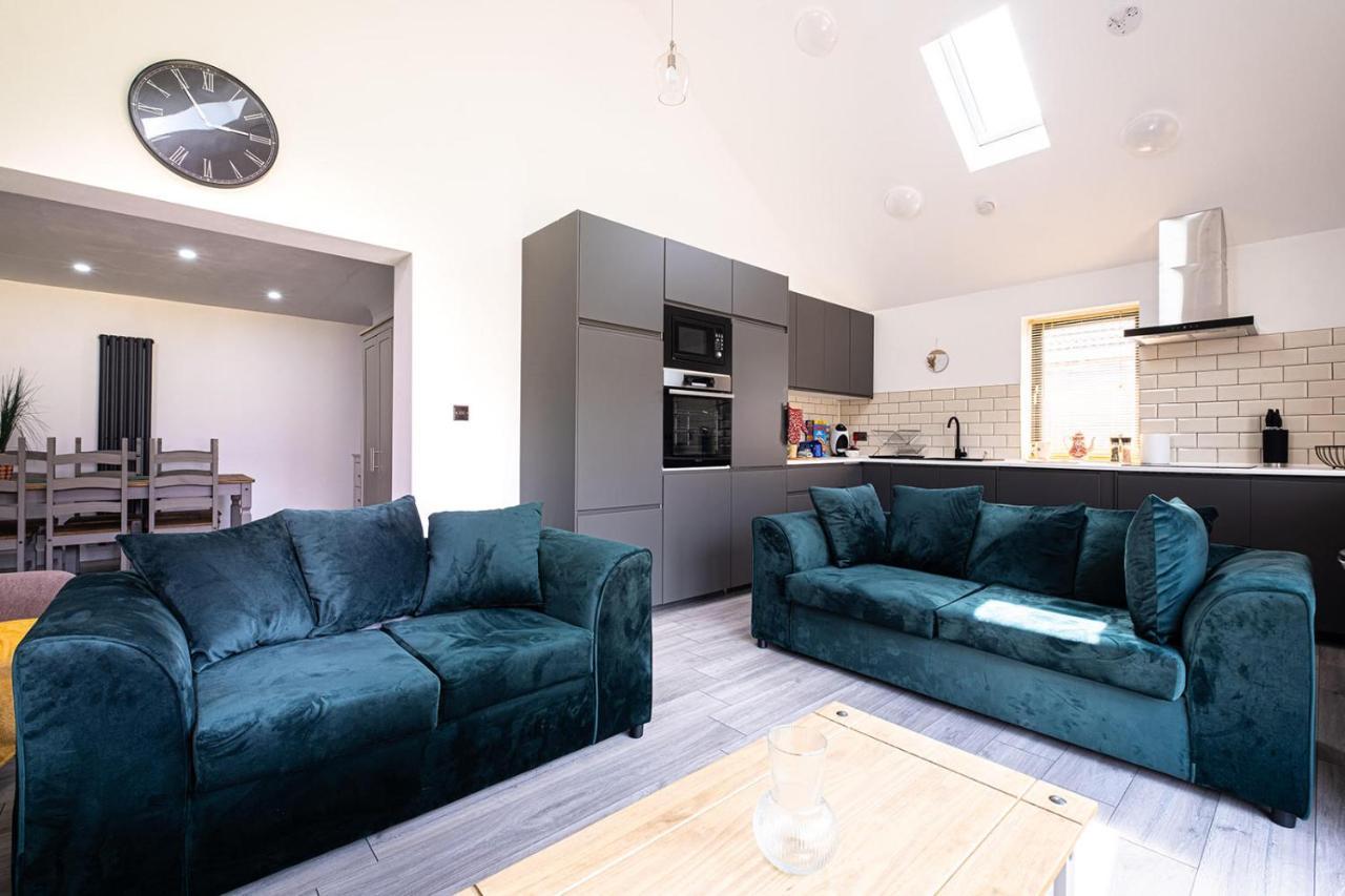 7 Guests - 4 Bedroom - Free Wi-Fi - Kettering Eksteriør bilde