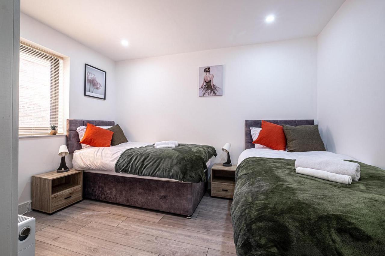 7 Guests - 4 Bedroom - Free Wi-Fi - Kettering Eksteriør bilde